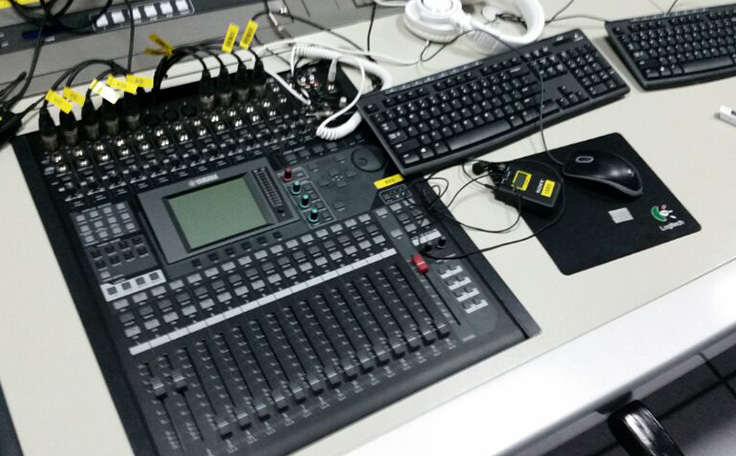 通用舞臺承建藍騎士水運動中心演藝舞臺機械、燈光及舞臺幕布建設