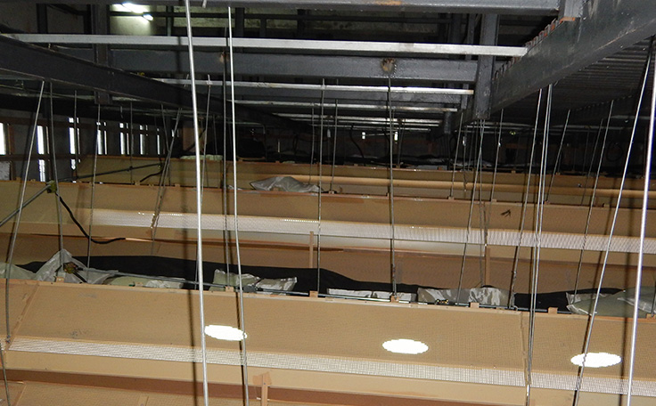 通用舞臺承建藍騎士水運動中心演藝舞臺機械、燈光及舞臺幕布建設