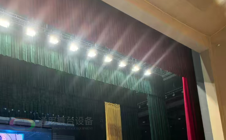 通用舞臺設備興化將軍路小學報告廳舞臺吊桿、舞臺阻燃幕布項目