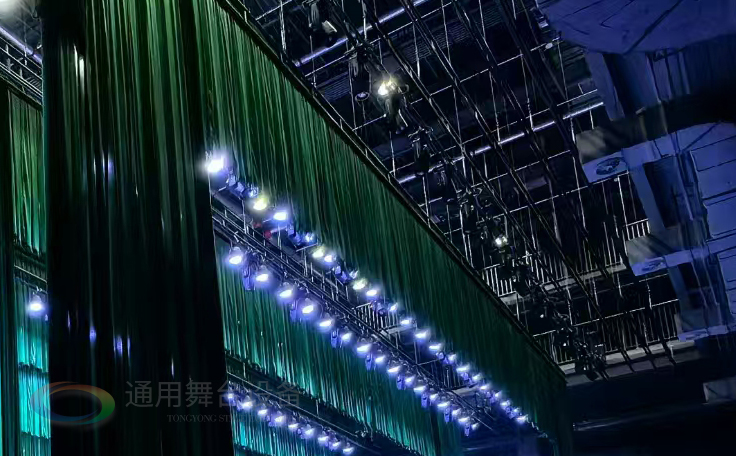 通用舞臺設備興化將軍路小學報告廳舞臺吊桿、舞臺阻燃幕布項目